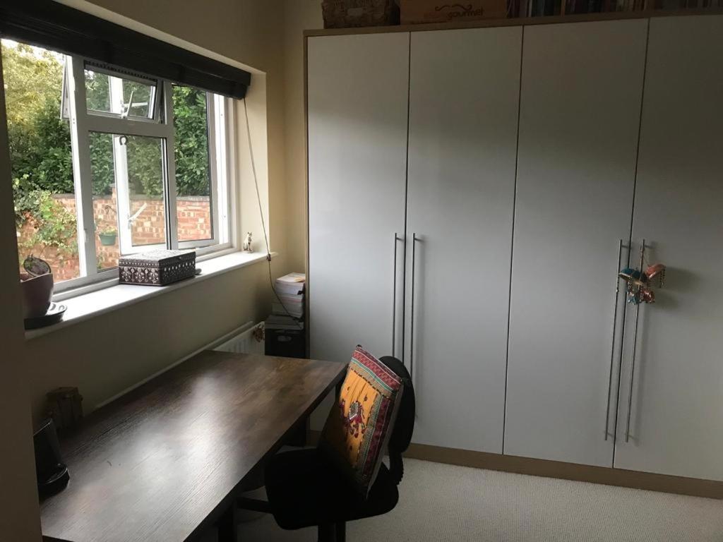 Serene Spacious Room Staines-upon-Thames Exteriér fotografie